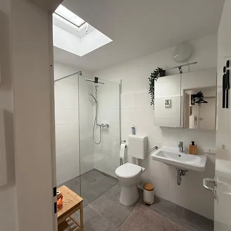 Apartment 100qm-3 Room-free Privat Parking-wifi-sn