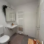 100qm-3 Room-free Privat Parking-wifi-sn Lägenhet